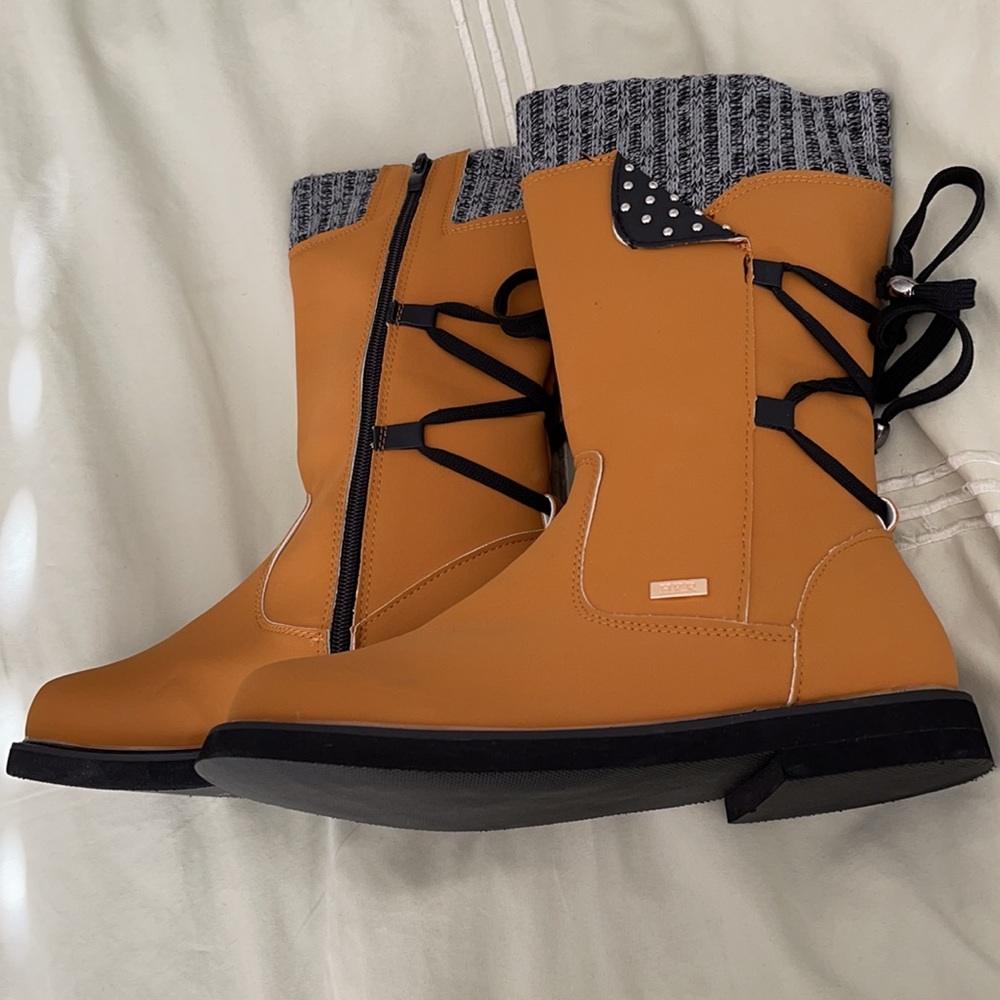 HKR Brown Knit Top Back LaceUp Boots w/ Black Trim